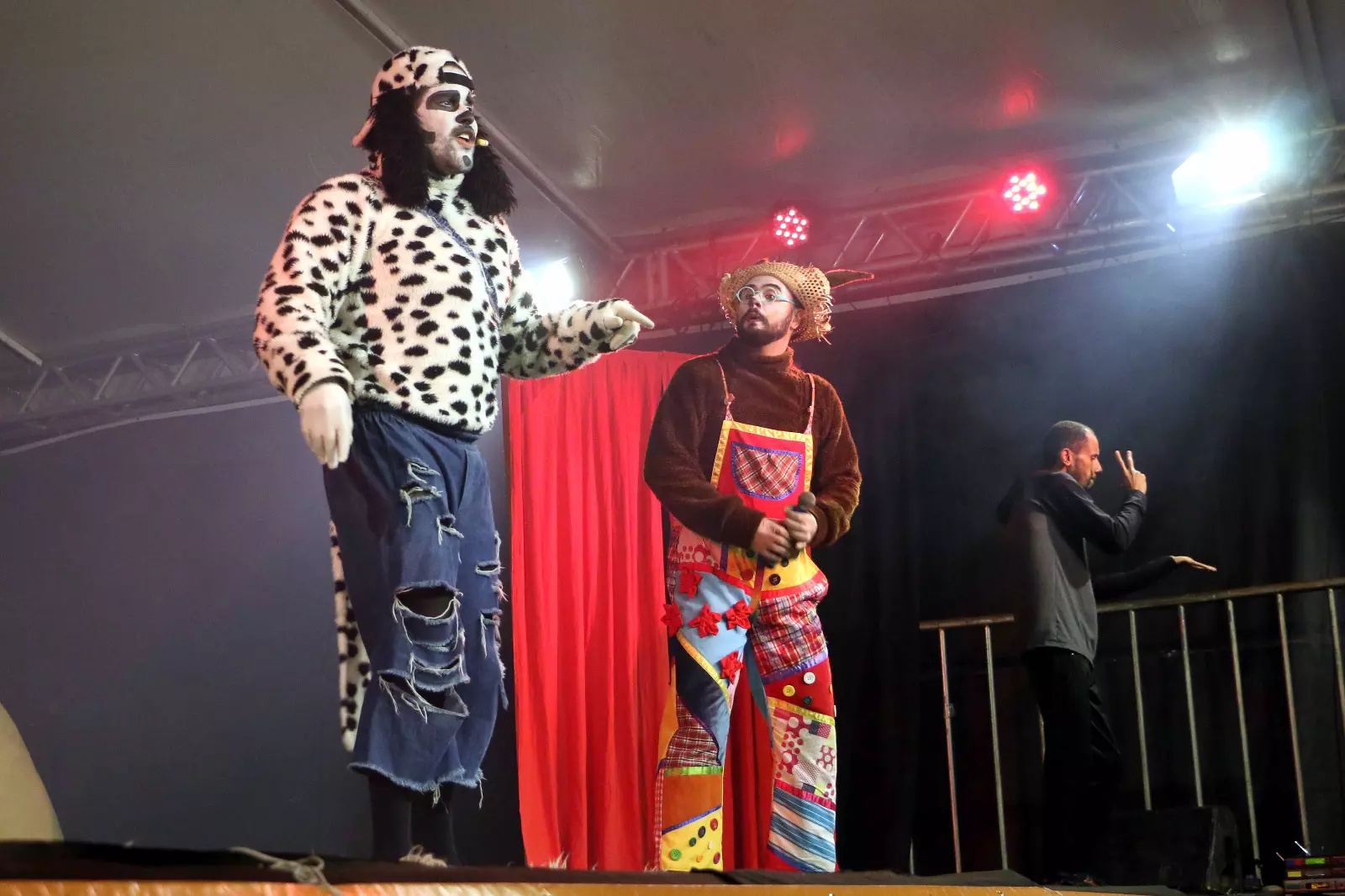 Espetáculo 'Os Saltimbancos' leva magia e encantamento a Barra Mansa